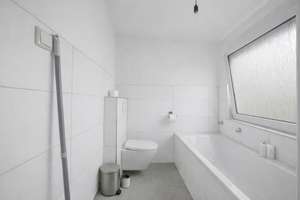 "Großzügige 5-Zimmer-Wohnung mit Balkon, Garage & Aufzug – attraktive Kapitalanlage in Regensburg" – Die vollständige Adresse der Immobilie erhältst du vom Anbieter., 93057 Reinhausen, Regensburg – Vorschaubild 11