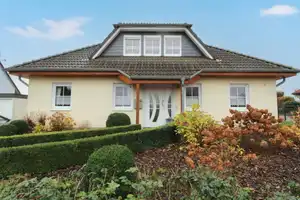 Gepflegtes Zuhause mit sonnigem Garten und Garage in Feldrandlage – Hildesheim (Kreis) – Vorschaubild 1
