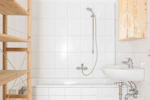 Prenzlauer Berg am Mauerpark – frisch abgeschliffene Dielen, EBK & 2 Zimmer mit Potenzial – Die vollständige Adresse der Immobilie erhältst du vom Anbieter., 10437 Prenzlauer Berg, Berlin – Vorschaubild 4