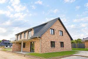 Energieeffizient mit Süd/West Balkon|2-Zimmer DG-Neubauwohnungen nahe der Heider Kreistannen – Die vollständige Adresse der Immobilie erhältst du vom Anbieter., 25746 Heide – Vorschaubild 1