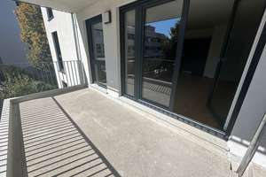 **Familien Willkommen** 4 Zimmer mit Balkon, 2 Bäder und Einbauküche, Parkett, Aufzug – Biklenstraße 10, 70327 Untertürkheim (Ortsteil), Stuttgart – Vorschaubild 3