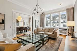 Altbaujuwel am Rudolph-Wilde-Park! Top 4-Raum-Wohnung mit Balkon, Fahrstuhl u. Garage in Schöneberg