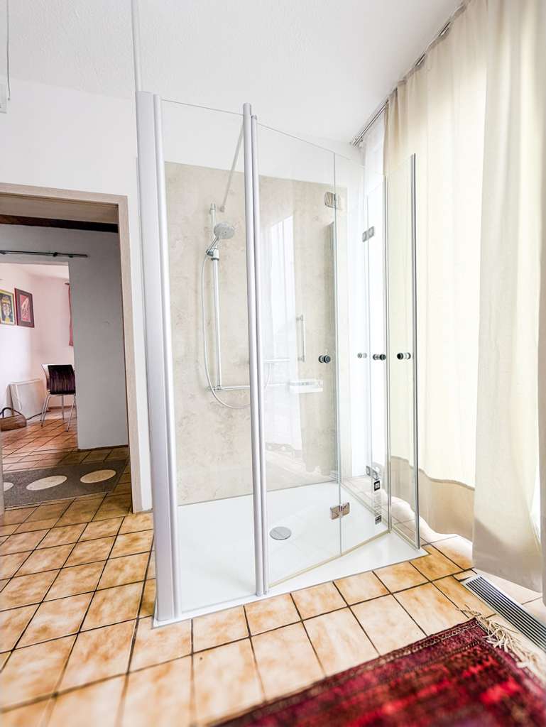 Immobilie in Kulmbach - Alleinstehendes Einfamilienhaus mit Einliegerwohnung und Doppelgarage in Massivbauweise - Bild 3