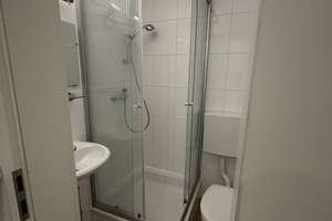 Ab sofort steht ein möbliertes 1-Zimmer Apartment inkl. EBK im 3.OG zur Vermietung! – Hohenzollernstraße 24, 80801 Schwabing-Ost, München – Vorschaubild 7