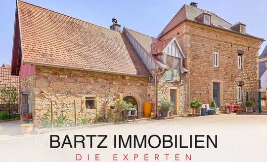 Einzigartige Gelegenheit: Wohnhaus & historische Schule in der Südpfalz