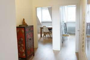 Top geschnittene, teilmöblierte 3-Zimmer-Dachgeschosswohnung am Brehmplatz – Herderstrasse 88, 40237 Düsseltal, Düsseldorf – Vorschaubild 2