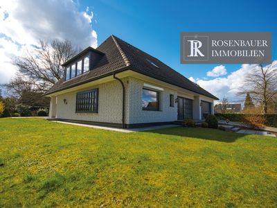 EINFAMILIENHAUS MIT GROSSZÜGIGEM RAUMANGEBOT UND PARKÄHNLICHEM GRUNDSTÜCK.