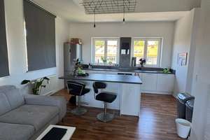 Lichtdurchflutete Penthaus Wohnung, 1 Zimmer 55qm