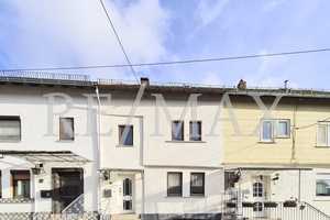 Im Bieterverfahren:
Kleines Haus mit eigener Scheune, Garage und - optional - hausnahem Gartenstück – Bergstraße 10, 65321 Rheingau-Taunus-Kreis – Vorschaubild 1