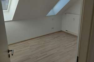 3-Zimmer-Dachgeschosswohnung mit Balkon u. EBK in 90441, Nürnberg – Die vollständige Adresse der Immobilie erhältst du vom Anbieter., 90441 Werderau, Nürnberg – Vorschaubild 11