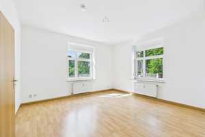Gemütliche 3-Raum Erdgeschosswohnung mit Jalousien – Kaiserstraße 46, 8209 Vogtlandkreis – Vorschaubild 1