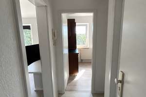 1-Zimmer-Dachgeschosswohnung mit Einbauküche in Solingen | 33 m² – Konrad-Adenauer-Straße 82, 42651 Solingen-Mitte, Solingen – Vorschaubild 2