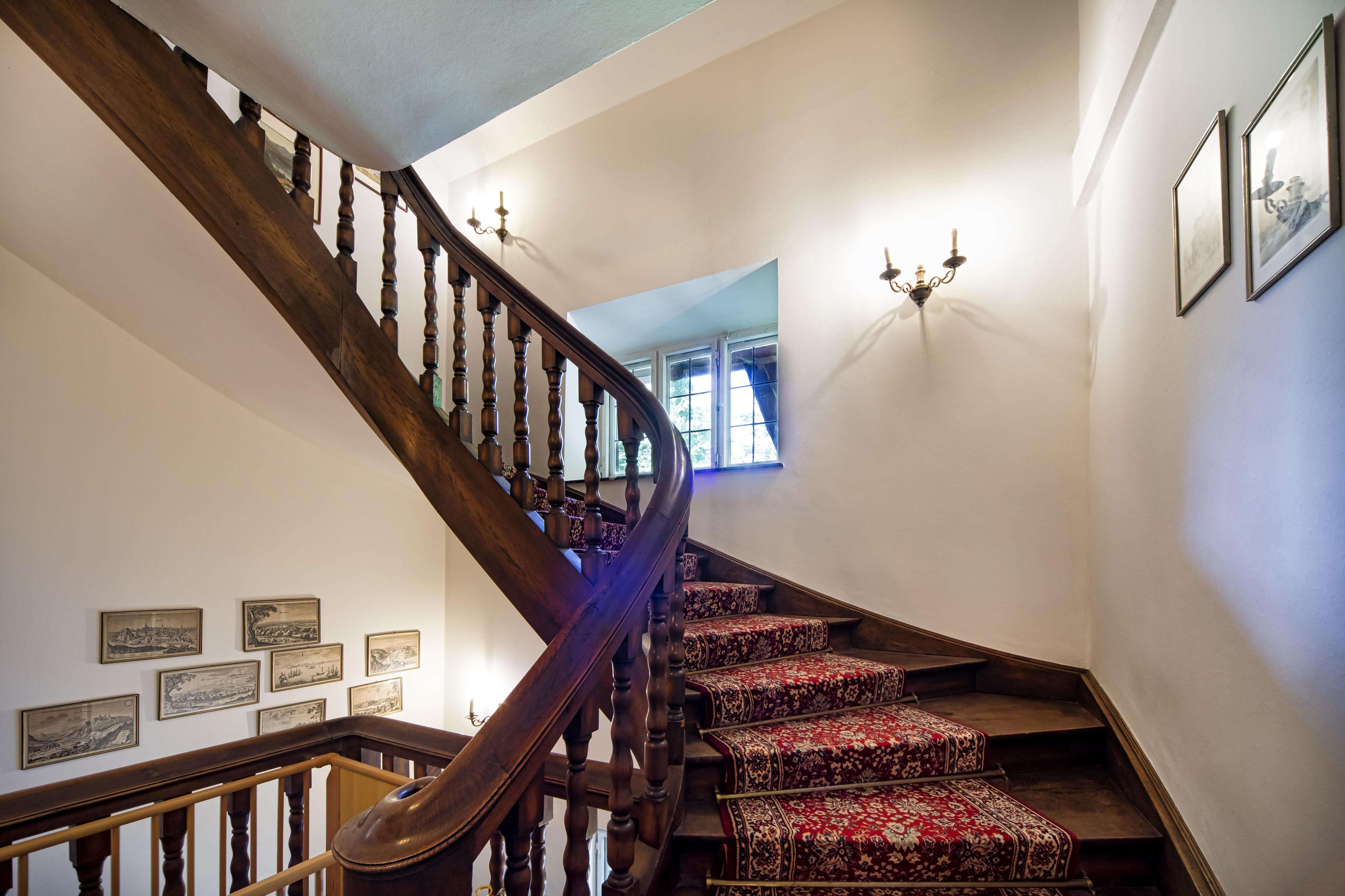 Immobilie in Grainau - Denkmalgeschützte Landhaus-Villa mit Blick auf die Zugspitze - Bild 4