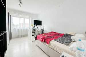 Anfragen per E-mail: Wohnen auf Zeit - 3 ZKB mit Balkon für 1 Jahr – Hofackerstr.  24, 86179 Augsburg – Vorschaubild 9