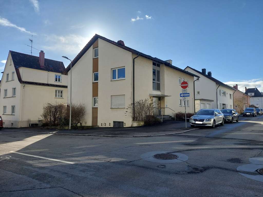 Immobilie in Villingen-Schwenningen - Attraktives Mehrfamilienhaus mit vermieteter Dermatologiepraxis, freier Wohnung & Ausbaureserve - Bild 0