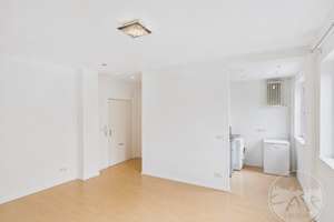 Westend: Studio-Apartment mit französischem Balkon – 14052 Westend, Berlin – Vorschaubild 1