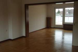 Helle 6 Zimmer Whg. mit großer Dachterrasse zu vermieten – Kniestraße 71, 46117 Heide, Oberhausen – Vorschaubild 4