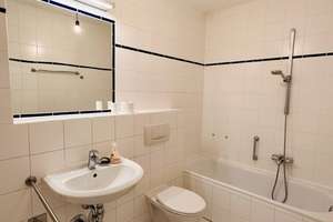 RHEINNÄHE EXKLUSIVE KOMFORT WOHNUNG MIT BALKON GARAGE 3. ETAGE OHNE AUFZUG KÜCHENÜBERNAHME MÖGLICH – Steinkribbenstraße 5, 40597 Benrath, Düsseldorf – Vorschaubild 8