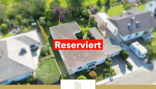 Bild von Bungalow in begehrter Hanglage mit viel Potential, großem Grundstück mit Garten und 2 Garagen