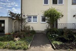 Ingolstadt: DHH in ruhiger Lage mit großem Garten