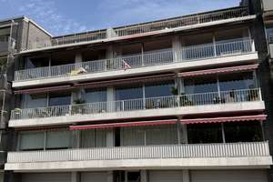 Frisch sanierte 3 Zimmer Wohnung mit zwei Balkonen in Rheinlage von Düsseldorf