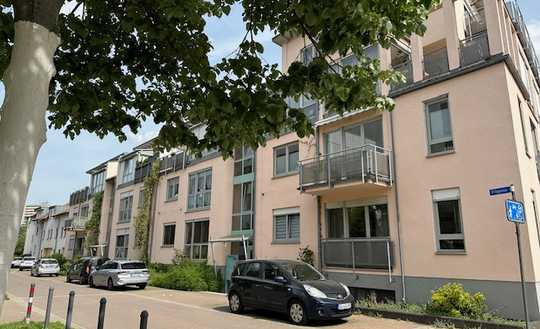 Schöne 4 ZKB Wohnung mit sonniger Terrasse in Mundenheim