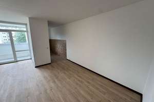 Helle 1,5-Zimmer-Wohnung mit verglaster Loggia, Aufzug und Keller in Köln-Porz – Bochumer Straße 10, 51145 Eil, Köln – Vorschaubild 2