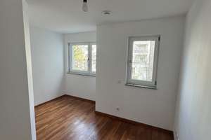 Helle 3-Zimmer-Wohnung mit Balkon, 2 Bädern & Tiefgarage in München-Moosach – Baubergerstraße 8, 80992 Moosach-Bahnhof, München – Vorschaubild 5