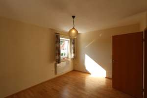 Attraktives Einfamilienhaus mit Einliegerwohnung in ruhiger, grüner Lage – Die vollständige Adresse der Immobilie erhältst du vom Anbieter., 91598 Colmberg – Vorschaubild 3