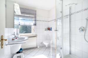 Bielefeld-Brake: charmantes Zweifamilienhaus mit kleiner Gewerbeeinheit und großem Garten! – Die vollständige Adresse der Immobilie erhältst du vom Anbieter., 33729 Heepen, Bielefeld – Vorschaubild 10