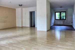 Ein Haus mit viel Platz und vielen Möglichkeiten! Wohnen & arbeiten -Mehrgenerationenhaus, 2 Garagen – Die vollständige Adresse der Immobilie erhältst du vom Anbieter., 40595 Hellerhof, Düsseldorf – Vorschaubild 2