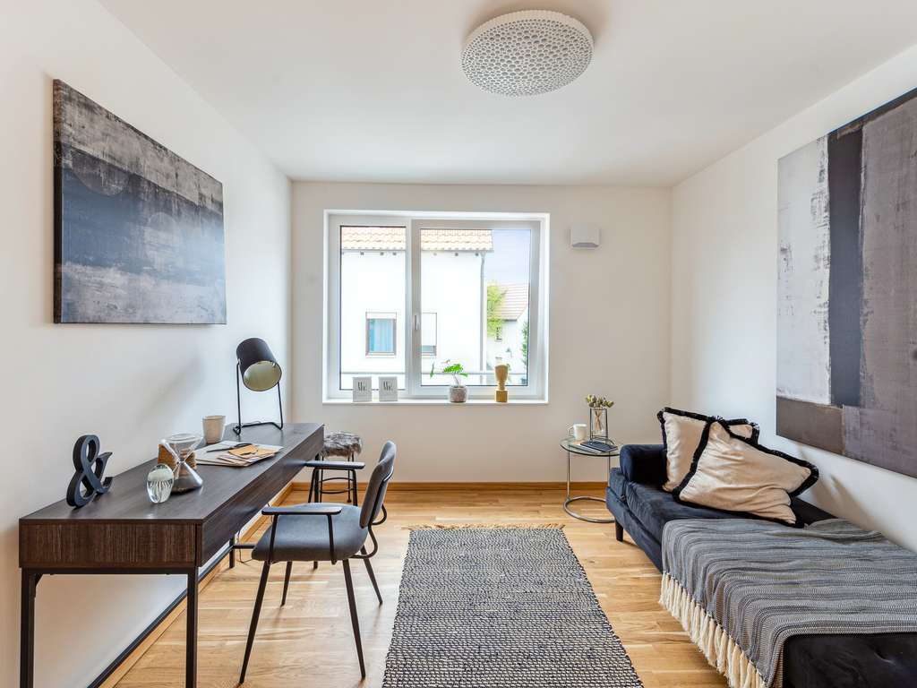 Großzügige, moderne 2,5 Zi-Wohnung mit Balkon umgeben von Weinbergen
