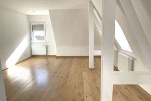 Aussicht über Stuttgart | Sanierte Dachgeschoss-Altbau-Wohnung – Libanonstraße 28, 70184 Gänsheide, Stuttgart – Vorschaubild 4