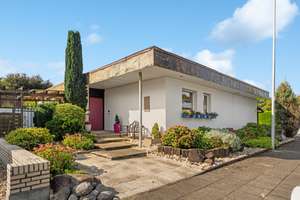 Ein Zuhause mit Perspektive - freistehender Bungalow mit Traumgrundstück in Dormagen-Hackenbroich – Die vollständige Adresse der Immobilie erhältst du vom Anbieter., 41540 Dormagen – Vorschaubild 1