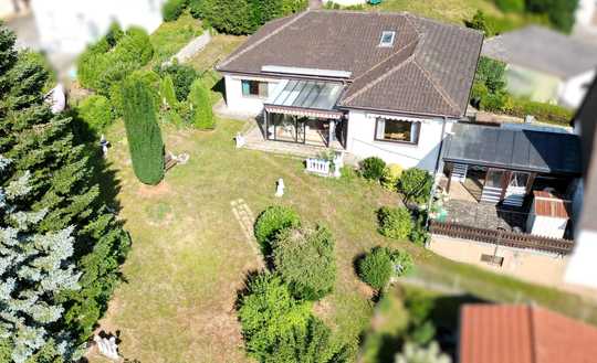 Charmantes Einfamilienhaus mit großem Garten in ruhiger Lage