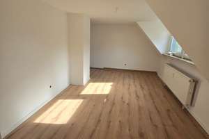 Helle 4-Zimmerwohnung über 2 Ebenen mit 2 Bädern, Terrasse und STP! – Weißenburgstraße 23, 42107 Elberfeld, Wuppertal – Vorschaubild 4