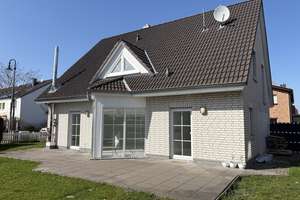 Exklusiv bei KARSTEN IMMOBILIEN:  charmantes Einfamilienhaus, Neustadt am Rübenberge – Die vollständige Adresse der Immobilie erhältst du vom Anbieter., 31535 Neustadt am Rübenberge – Vorschaubild 1