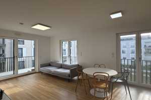 Sonnige, exklusive 3-Zimmer-Wohnung in München-Aubing – neuwertig, Südausrichtung, mit Einbauküche – Maria-Arndts-Straße 5, 81249 München – Vorschaubild 1