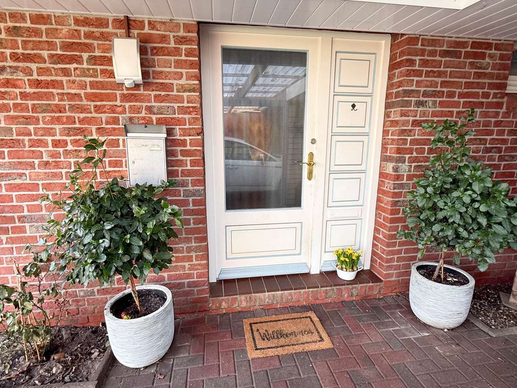 Immobilie in Schwabstedt - Ihr neues Zuhause: Wohnen mit Wintergarten und sonnigen Terrassen - Bild 3