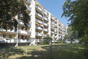 Perfekt für Sie: sofort bezugsfertige 4-Zimmerwohnung mit Balkon und Aufzug!