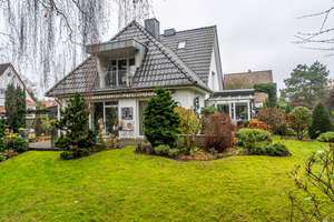 Einzigartiges Einfamilienhaus in Eversten – Wohnen mit Wasserblick – Die vollständige Adresse der Immobilie erhältst du vom Anbieter., 26122 Eversten, Oldenburg (Oldenburg) – Vorschaubild 26