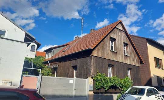 Gemütliches Einfamilienhaus mit Schopf, Garage und Büroraum über der Garage!