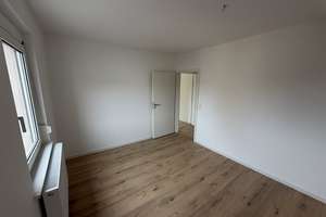 Kernsanierte 3-Zimmer-Wohnung mit Dachterrasse in Stuttgart-Untertürkheim – Sattelstraße 85, 70327 Untertürkheim (Ortsteil), Stuttgart – Vorschaubild 3