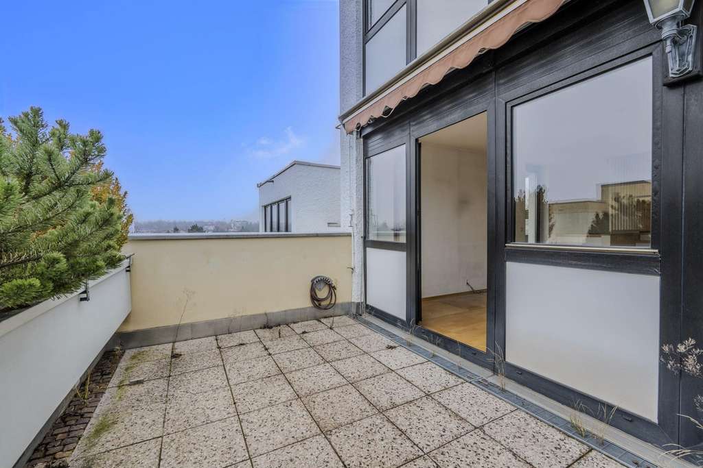 Immobilie in Gauting - Urlaubsflair pur: Sonnige 3-Zimmer-Maisonettewohnung mit Süddachterrassen in Gauting - Bild 3