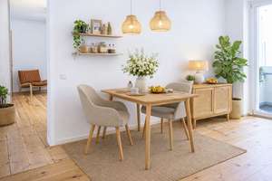 Mittendrin und doch ganz ruhig: 2 Zimmer mit Balkon im SF, 2. OG, saniert & idyllisch