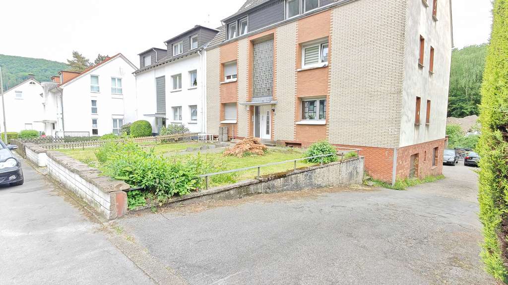 Immobilie in Ennepetal - Mehrfamilienhaus mit 7 Wohnungen + Eine Wohnung/Büro und Lager im UG + 7 Garagen in Ennepetal - Bild 2