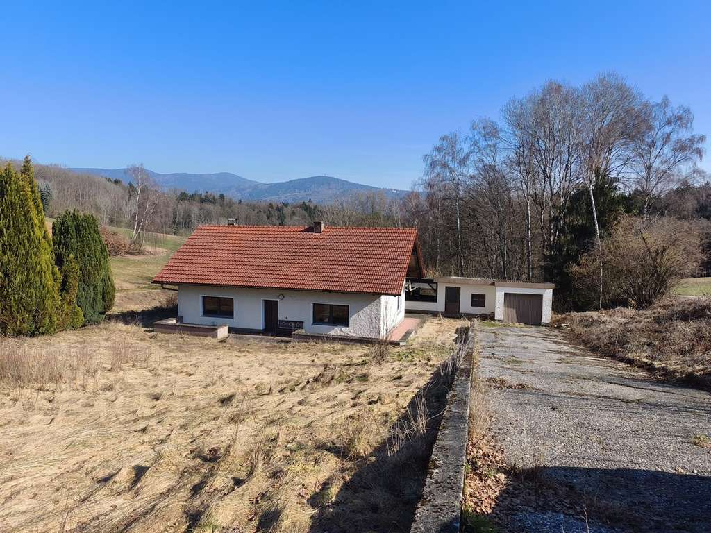 Immobilie in Metten - Umbau-Projekt in herrlicher Ortsrandlage bei Deggendorf/Berg mit ca. 1.270 m2 Grundstück - Bild 0