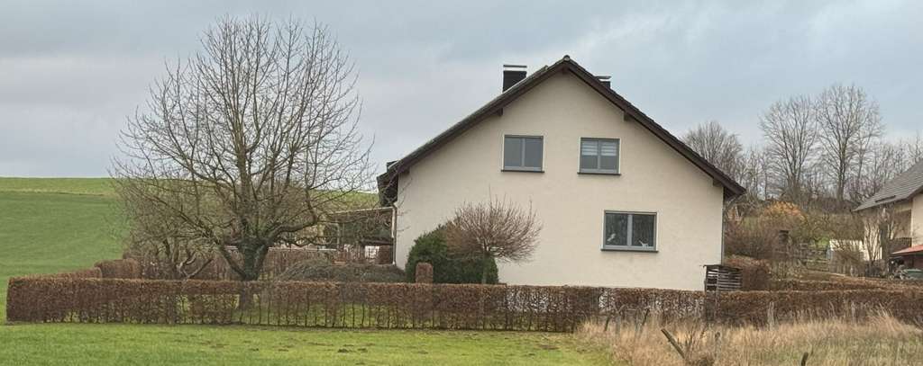 Immobilie in Volkmarsen - Traumhaftes Familienhaus für Wohnen, Arbeit und Freizeit mit 6,5 Zimmern in Volkmarsen - Bild 2