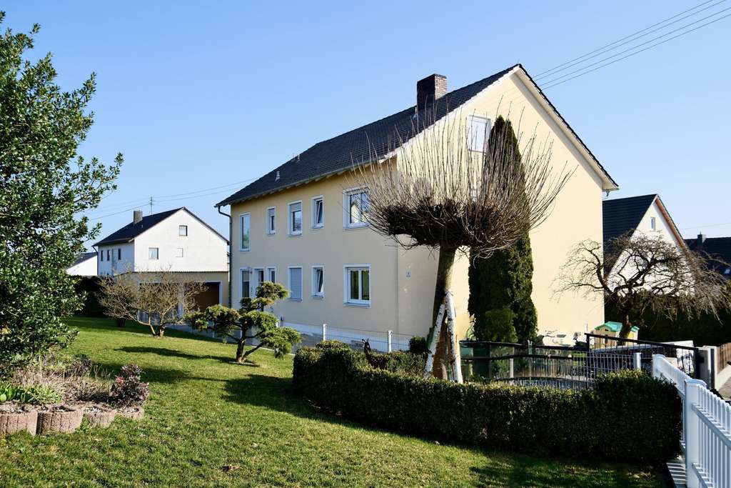 Immobilie in Harburg (Schwaben) - Zweifamilienhaus in Harburg/Mündling mit vielseitigen Nutzungsmöglichkeiten - Bild 0