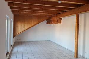 Helle und gemütliche 3-Zimmer-Dachgeschosswohnung mit Balkon, EBK, inkl. TG-Stellplatz in Köln – Frohnhofstr. 104, 50827 Ossendorf, Köln – Vorschaubild 7